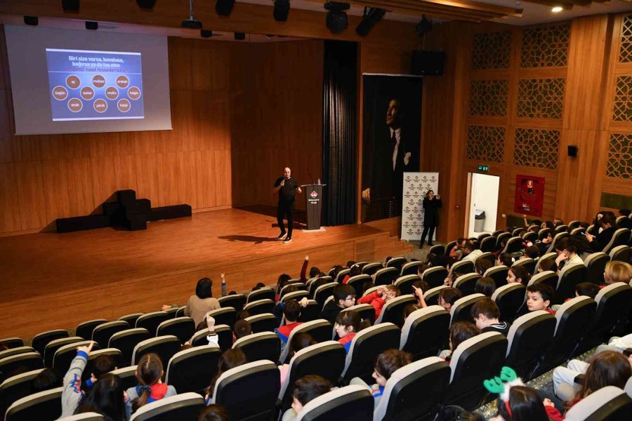 Öğrencilere Hayvan Sevgisi Aşılanıyor