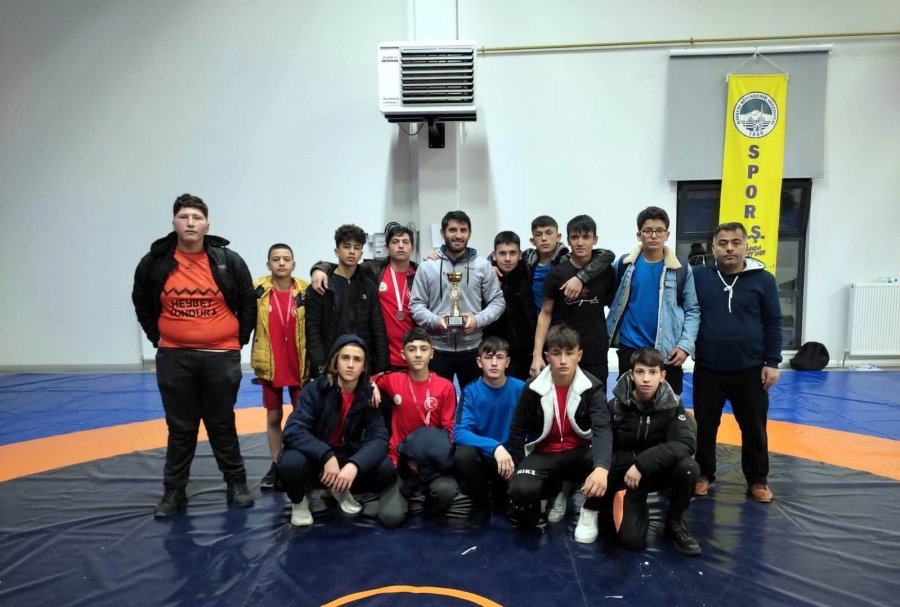 Tomarzalı Pehlivanlar Türkiye Güreş Müsabakalarına Katılmaya Hak Kazandı