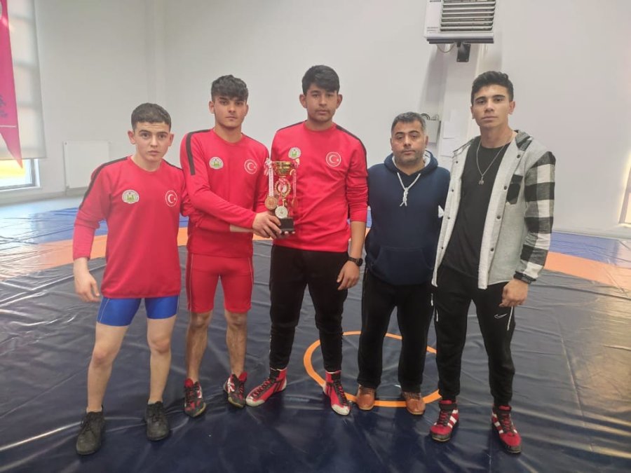 Tomarzalı Pehlivanlar Türkiye Güreş Müsabakalarına Katılmaya Hak Kazandı