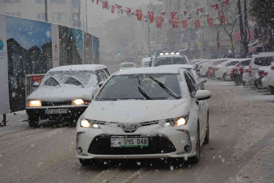 Antalya’nın Korkuteli İlçesi Beyaz Gelinliğini Giydi