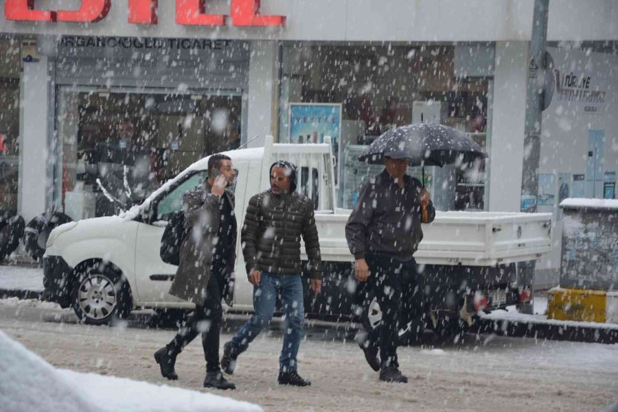 Antalya’nın Korkuteli İlçesi Beyaz Gelinliğini Giydi
