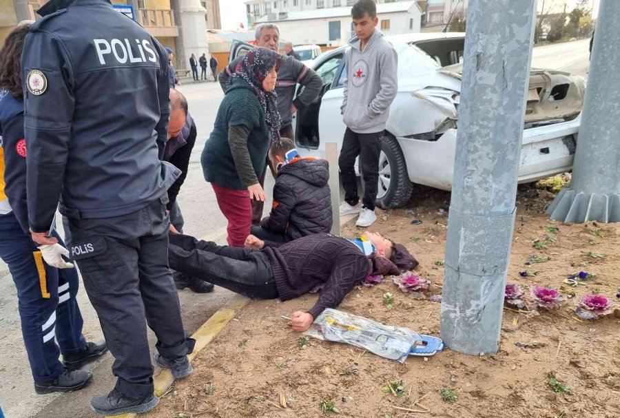 Aksaray’da Tır Otomobil İle Çarpıştı: 5 Yaralı