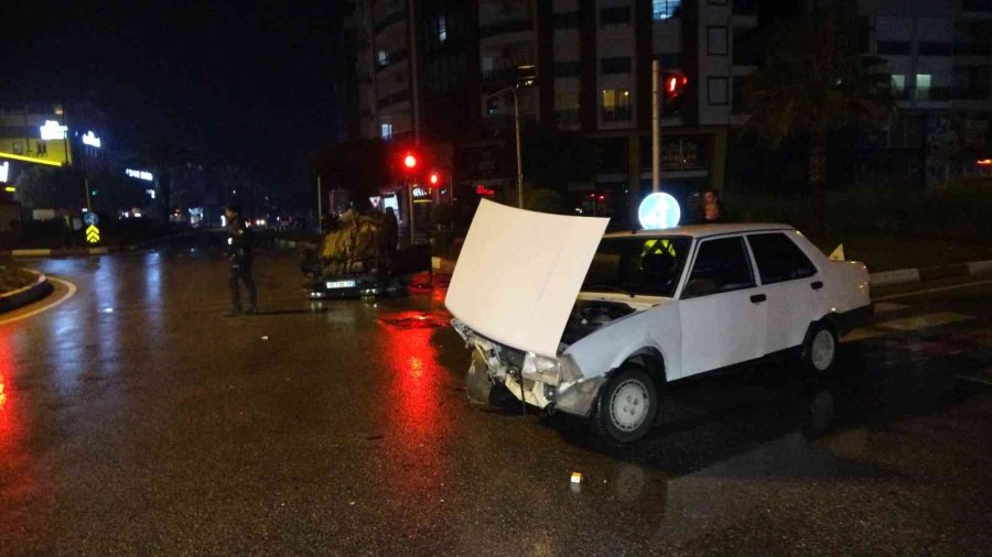 Kırmızı Işıkta Geçen Alkollü Sürücü Otomobile Çarpıp Takla Attı, Ehliyetinin Derdine Düştü