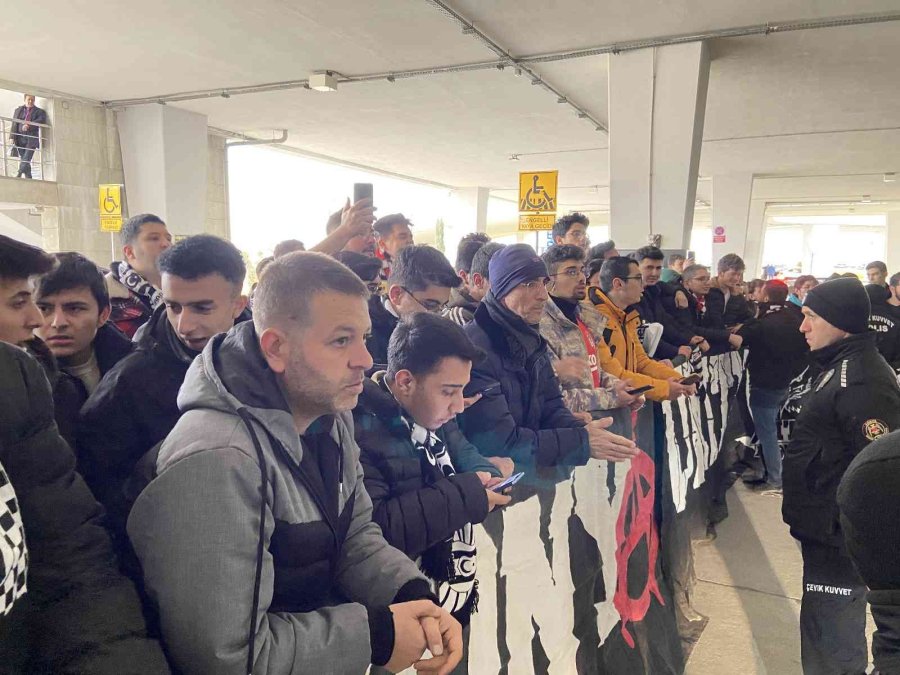 Beşiktaş Kafilesi Konya’ya Geldi