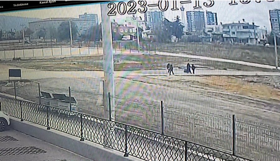 Araç, Öğrencilerin Arasına Daldı: 3 Yaralı