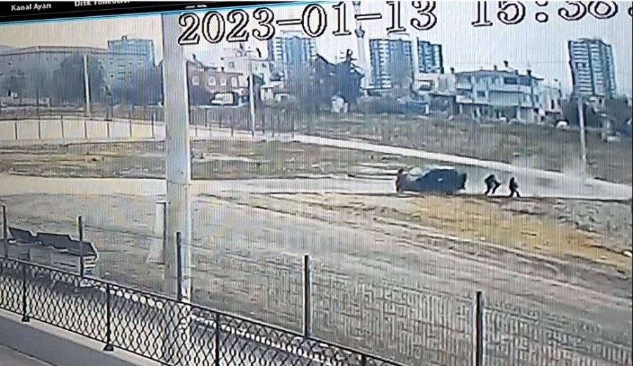 Araç, Öğrencilerin Arasına Daldı: 3 Yaralı