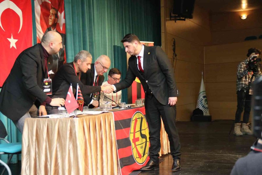 Eskişehirspor’un Yeni Başkanı Erkan Koca Oldu