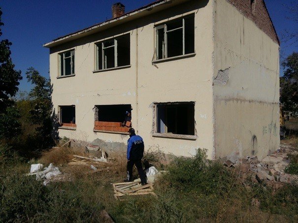 Polis 691 Metruk Binaya Müdahale Etti, 76 Bin 42 Vatandaşı Bilgilendirildi