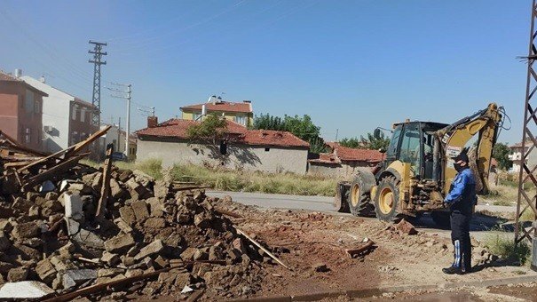 Polis 691 Metruk Binaya Müdahale Etti, 76 Bin 42 Vatandaşı Bilgilendirildi