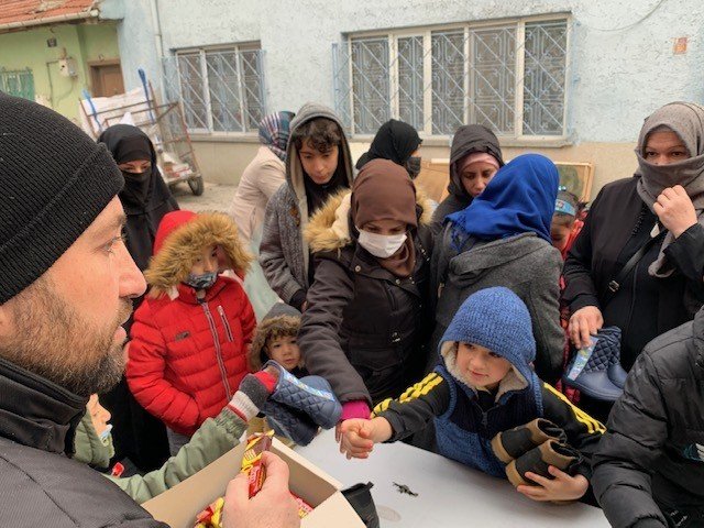 Yardımsever İmam Mahalledeki Çocuklara Umut Oldu