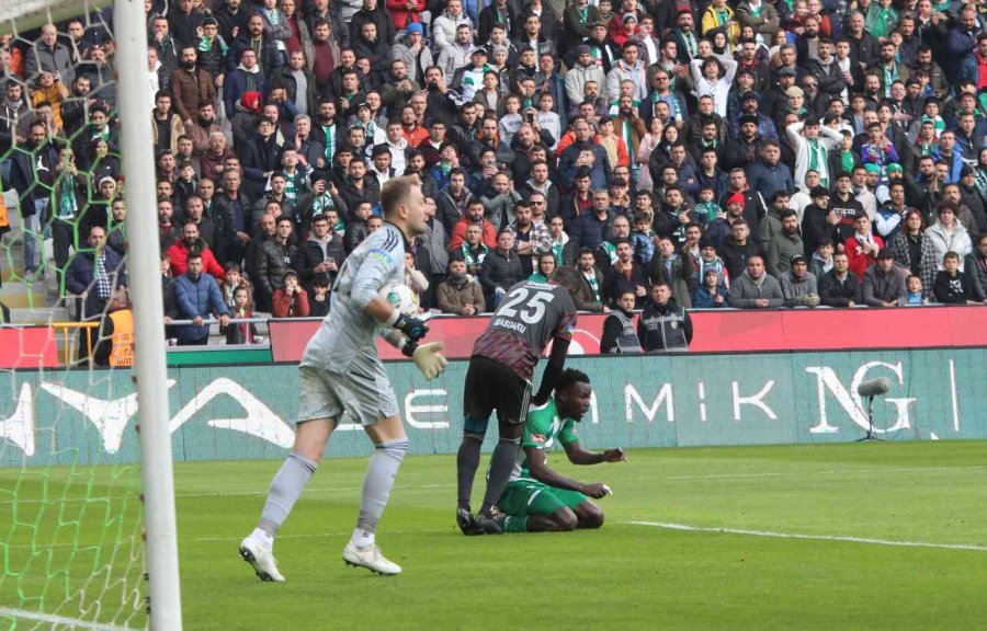 Spor Toto Süper Lig: Konyaspor: 1 - Beşiktaş: 0 (ilk Yarı)