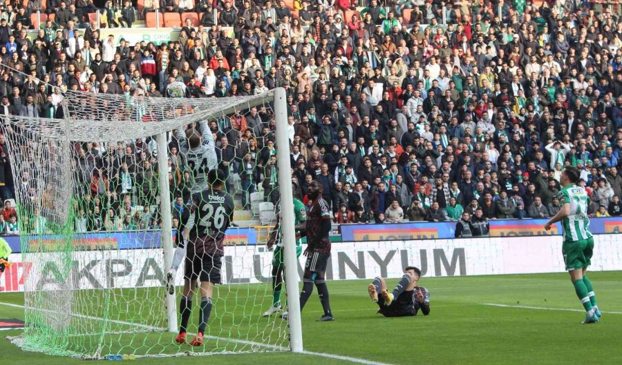 Spor Toto Süper Lig: Konyaspor: 1 - Beşiktaş: 0 (ilk Yarı)