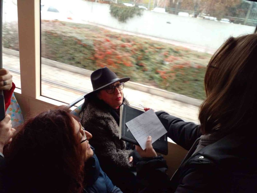 Tramvayda Kitap Okuma Etkinliği