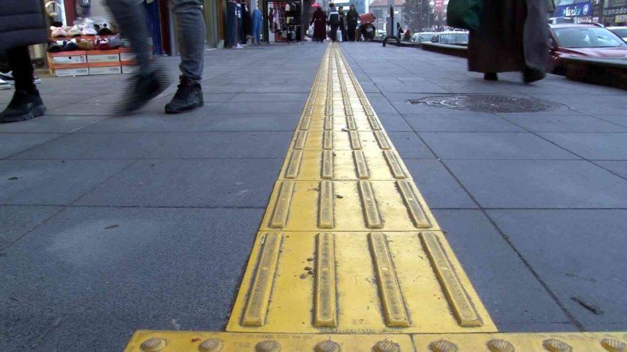 Görme Engellilerin Vatandaşlardan Talebi: "empati Kurun"