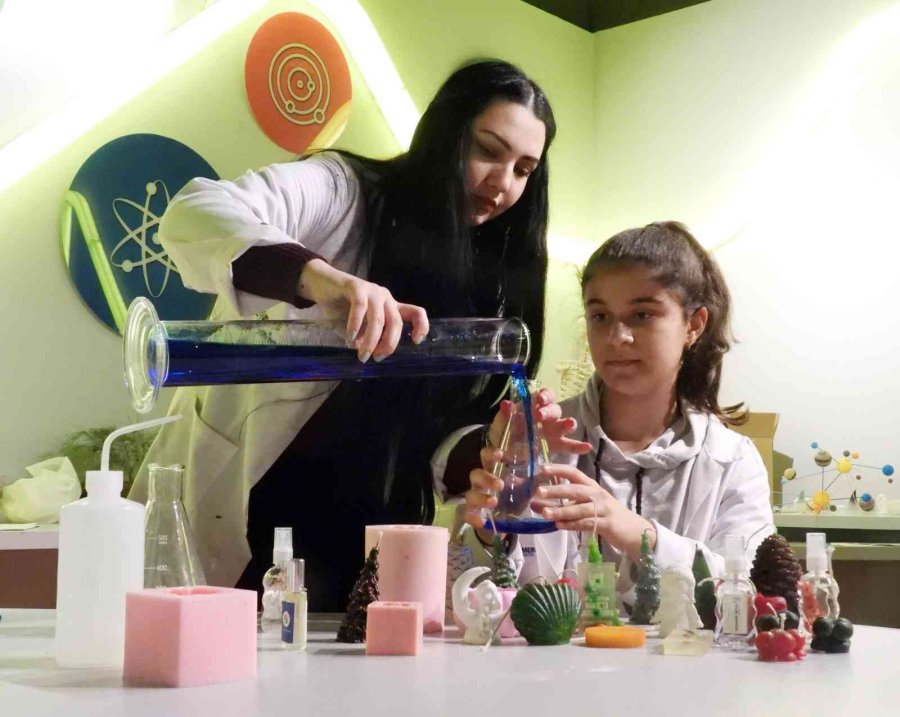 Fen Bilimleri Atölyesi’nden Hediyelikler