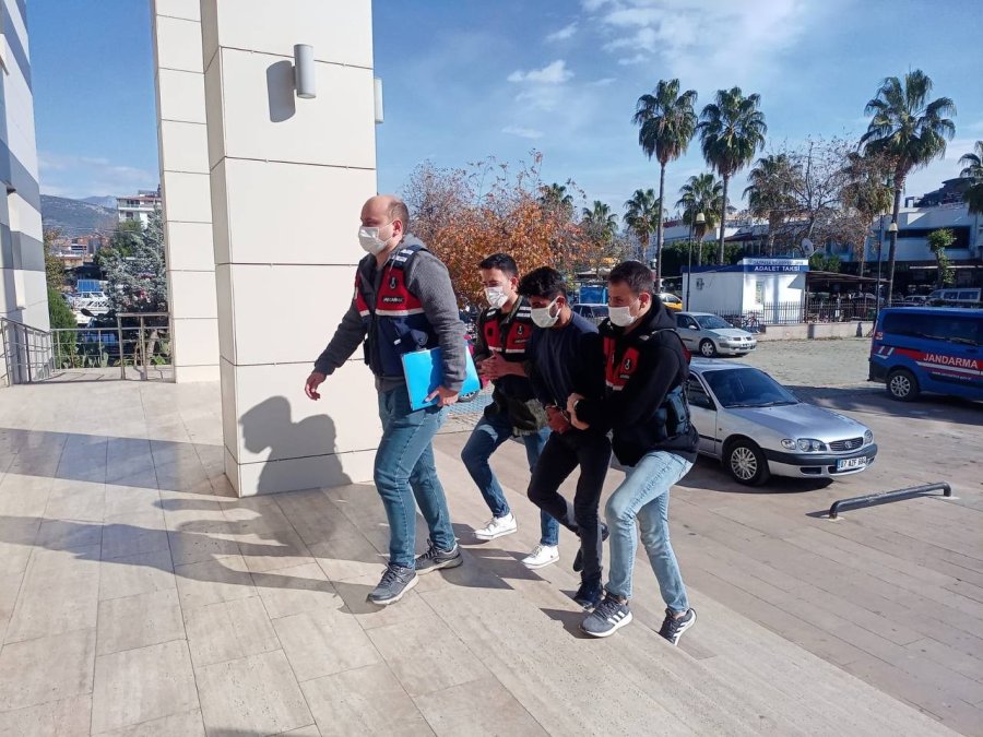 Antalya’da Polis Otosuna Kurşun Yağdıran 4 Saldırgan Tutuklandı