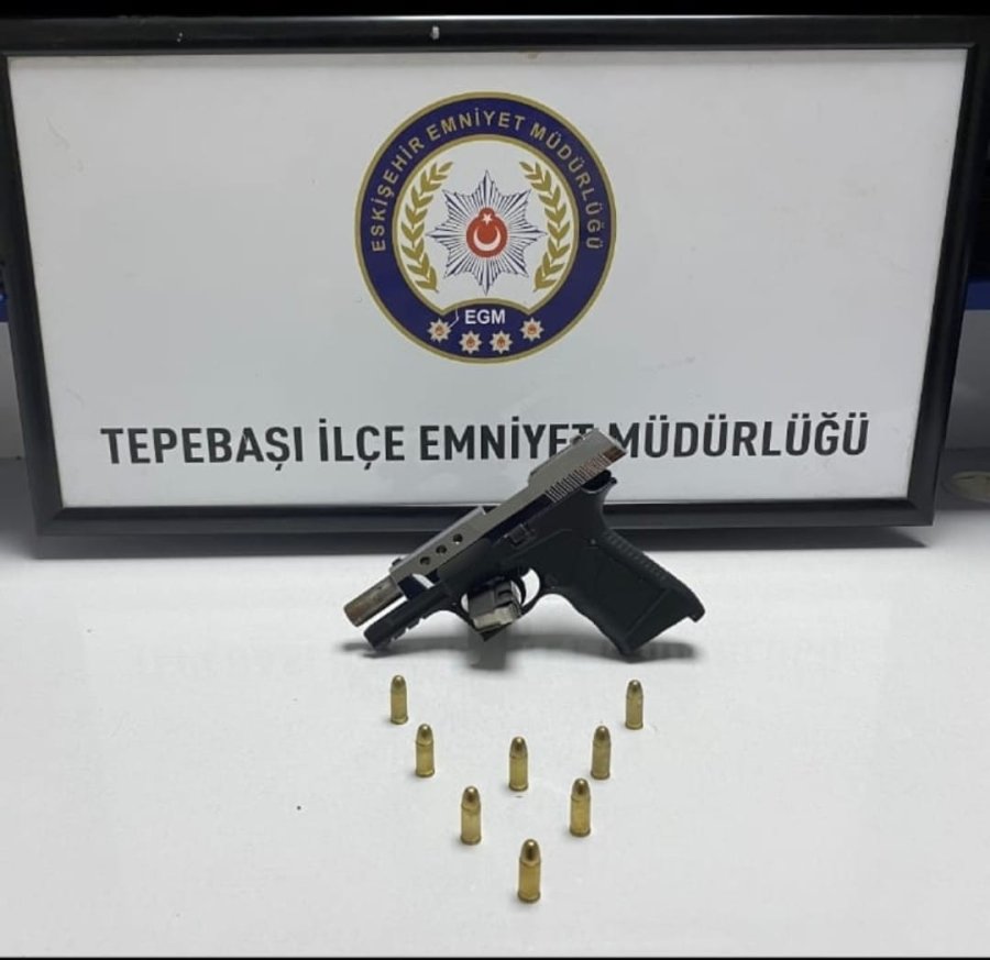 Şüpheli Şahıslara Yönelik Operasyonda Uyuşturucu Ve Silah Ele Geçirildi