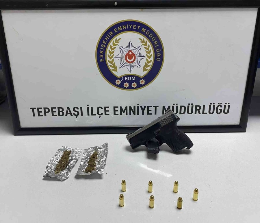 Şüpheli Şahıslara Yönelik Operasyonda Uyuşturucu Ve Silah Ele Geçirildi