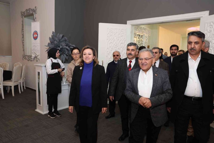 Başkan Büyükkılıç, ’hanımlar Büyük Buluşması’na Katıldı