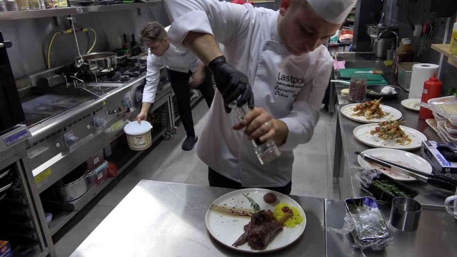 Bu Da Vişneli Kuzu İncik