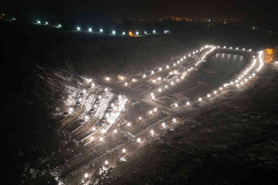 Zincidere 100. Yıl Mesire Alanı Gece Işıl Işıl