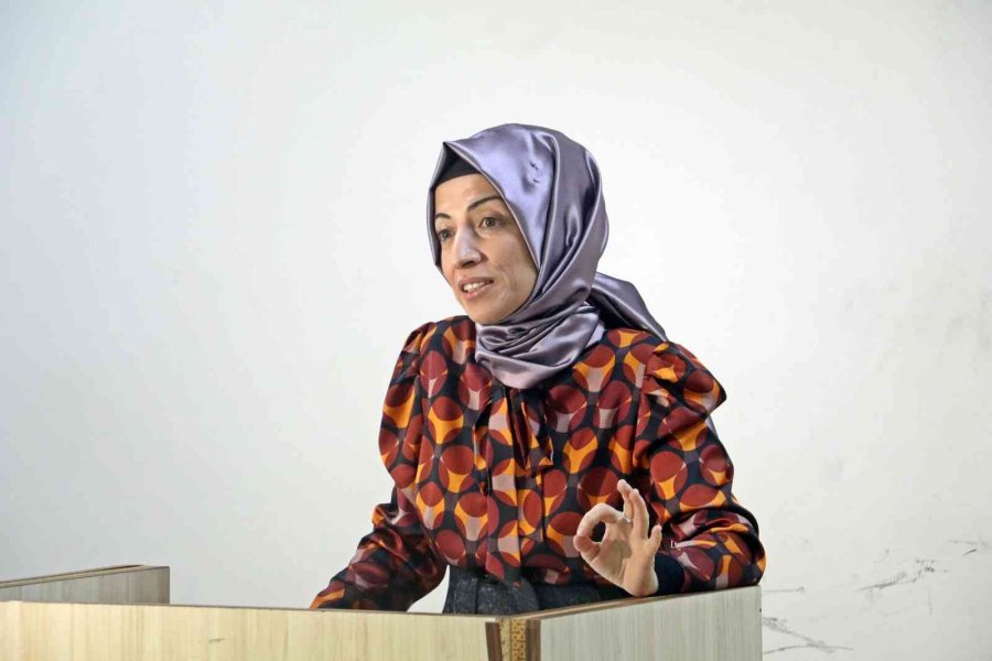 28 Şubat’ta Başörtüsüz Sıralardan, Başörtülü Akademisyenliğe