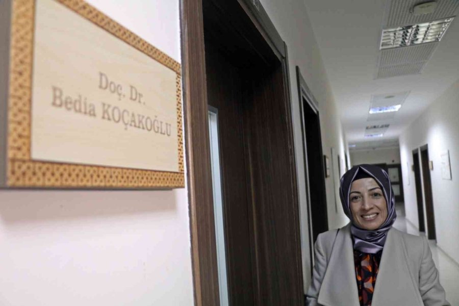 28 Şubat’ta Başörtüsüz Sıralardan, Başörtülü Akademisyenliğe