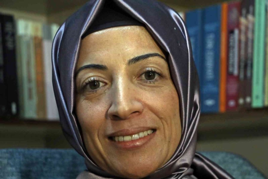 28 Şubat’ta Başörtüsüz Sıralardan, Başörtülü Akademisyenliğe