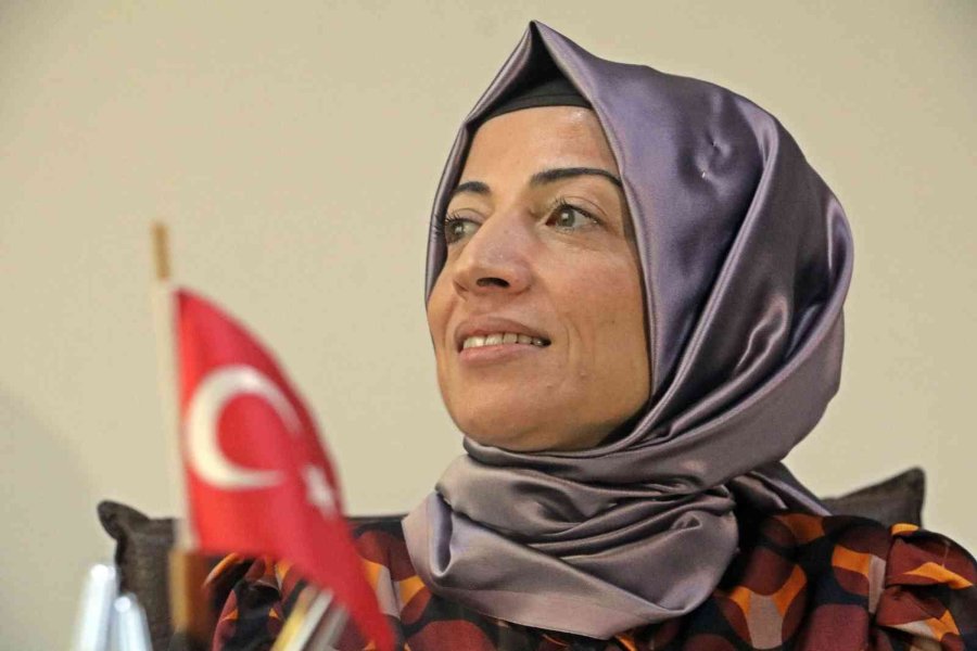 28 Şubat’ta Başörtüsüz Sıralardan, Başörtülü Akademisyenliğe