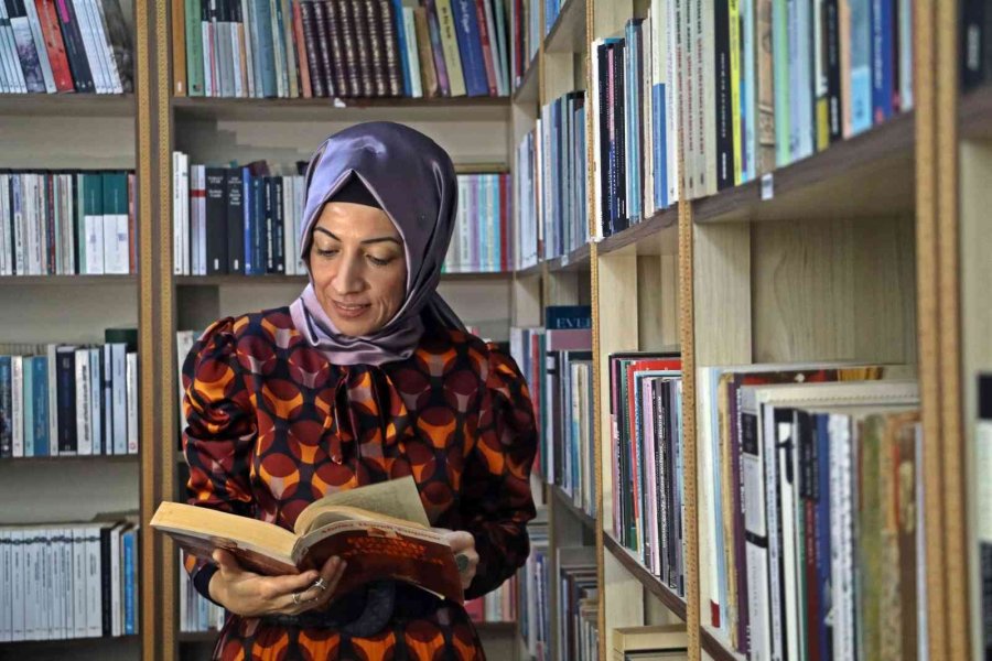 28 Şubat’ta Başörtüsüz Sıralardan, Başörtülü Akademisyenliğe