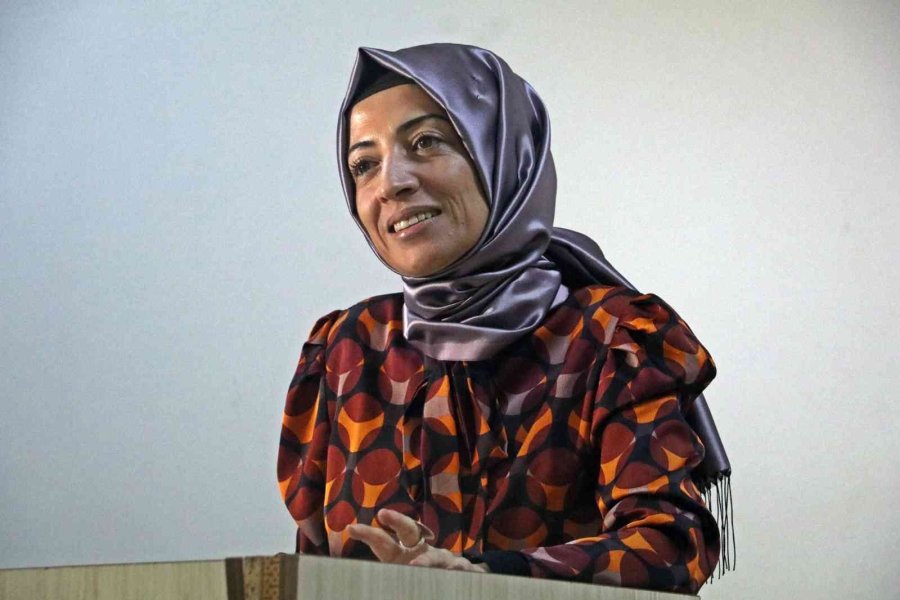 28 Şubat’ta Başörtüsüz Sıralardan, Başörtülü Akademisyenliğe