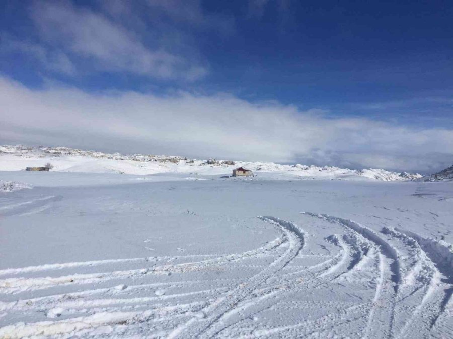 Mersin Anamur’da Kar Yağışı
