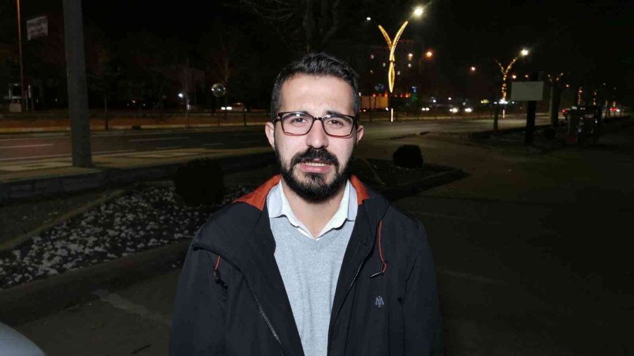 Atm Önünde Yerde Buldukları 750 Tl’yi Polise Teslim Ettiler