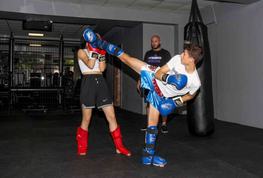 Eskişehir’den 4 Genç Sporcu Türkiye Kickboks Şampiyonası’nda Mücadele Edecek