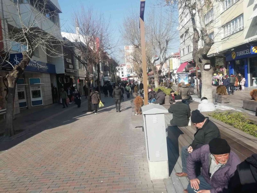 Eskişehirliler Güneşli Havanın Tadını Çıkardı