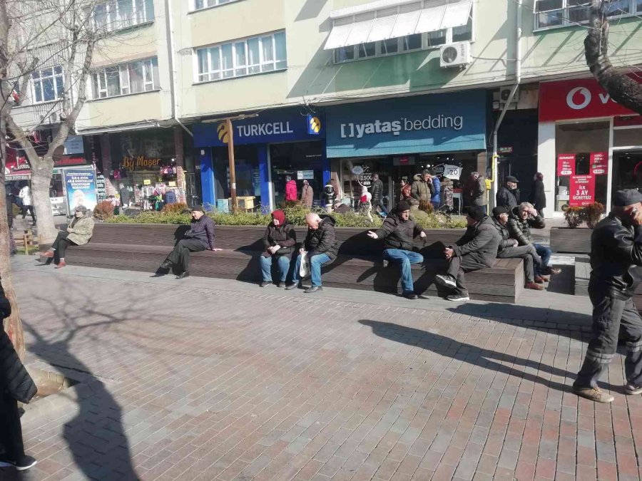 Eskişehirliler Güneşli Havanın Tadını Çıkardı