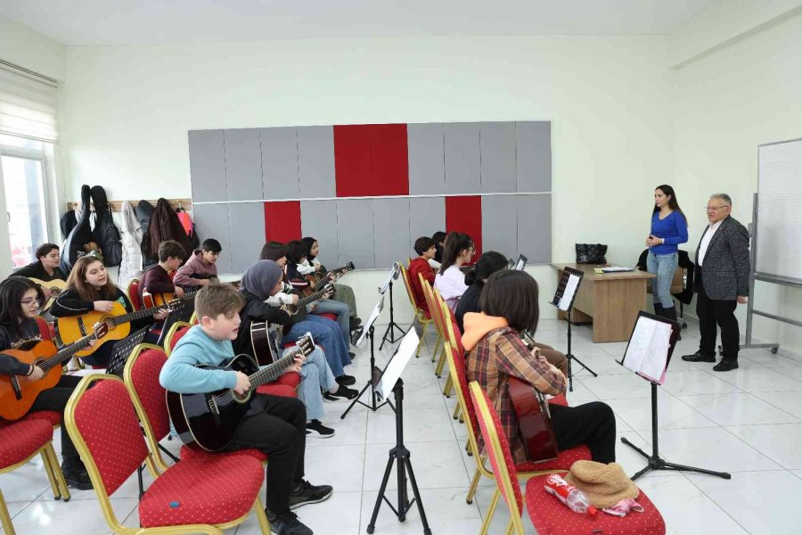 Büyükkılıç, Kaymek Akademide İncelemelerde Bulundu