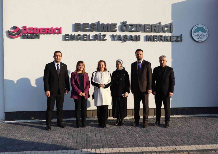 Bakan Yardımcısı Yavuz, Büyükşehir Tesislerine Hayran Kaldı