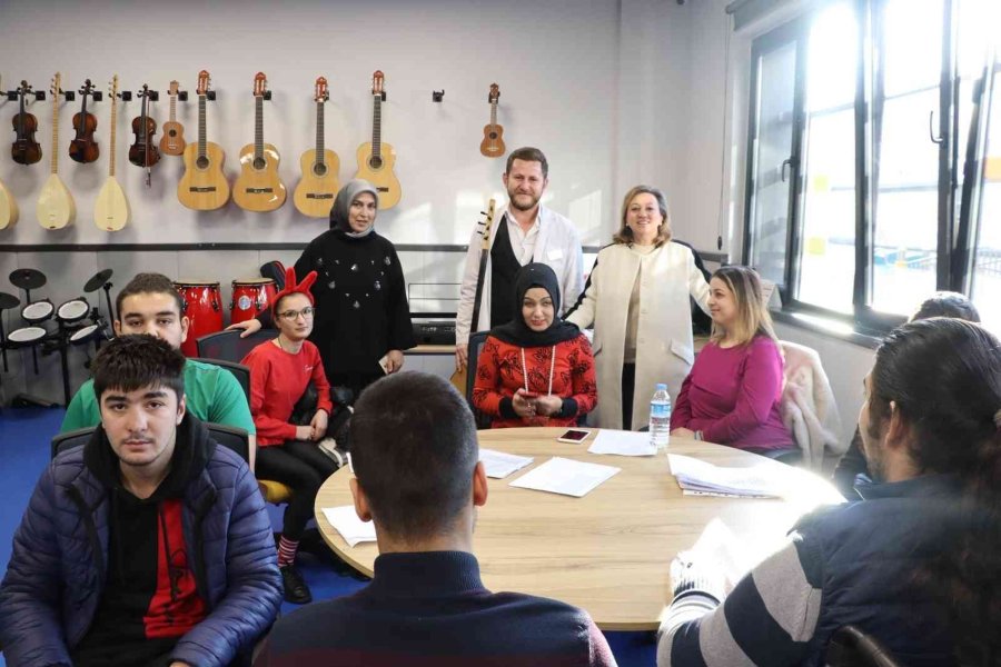 Bakan Yardımcısı Yavuz, Büyükşehir Tesislerine Hayran Kaldı