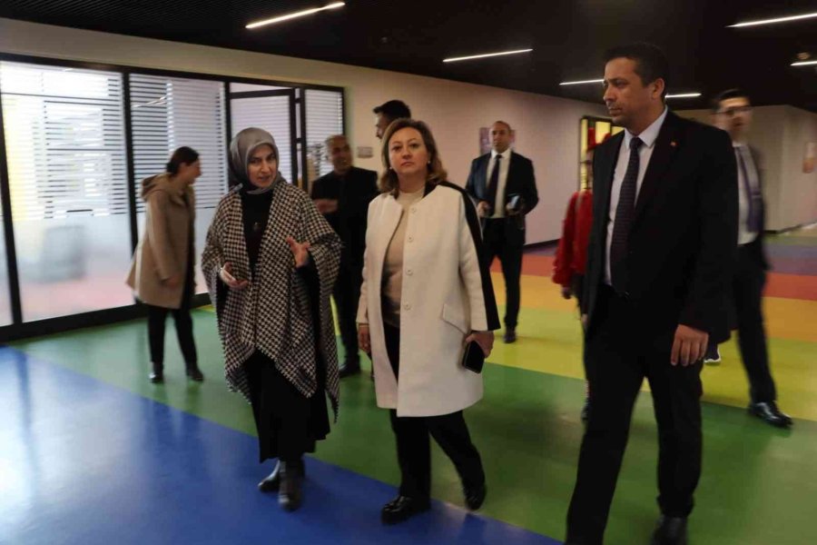 Bakan Yardımcısı Yavuz, Büyükşehir Tesislerine Hayran Kaldı