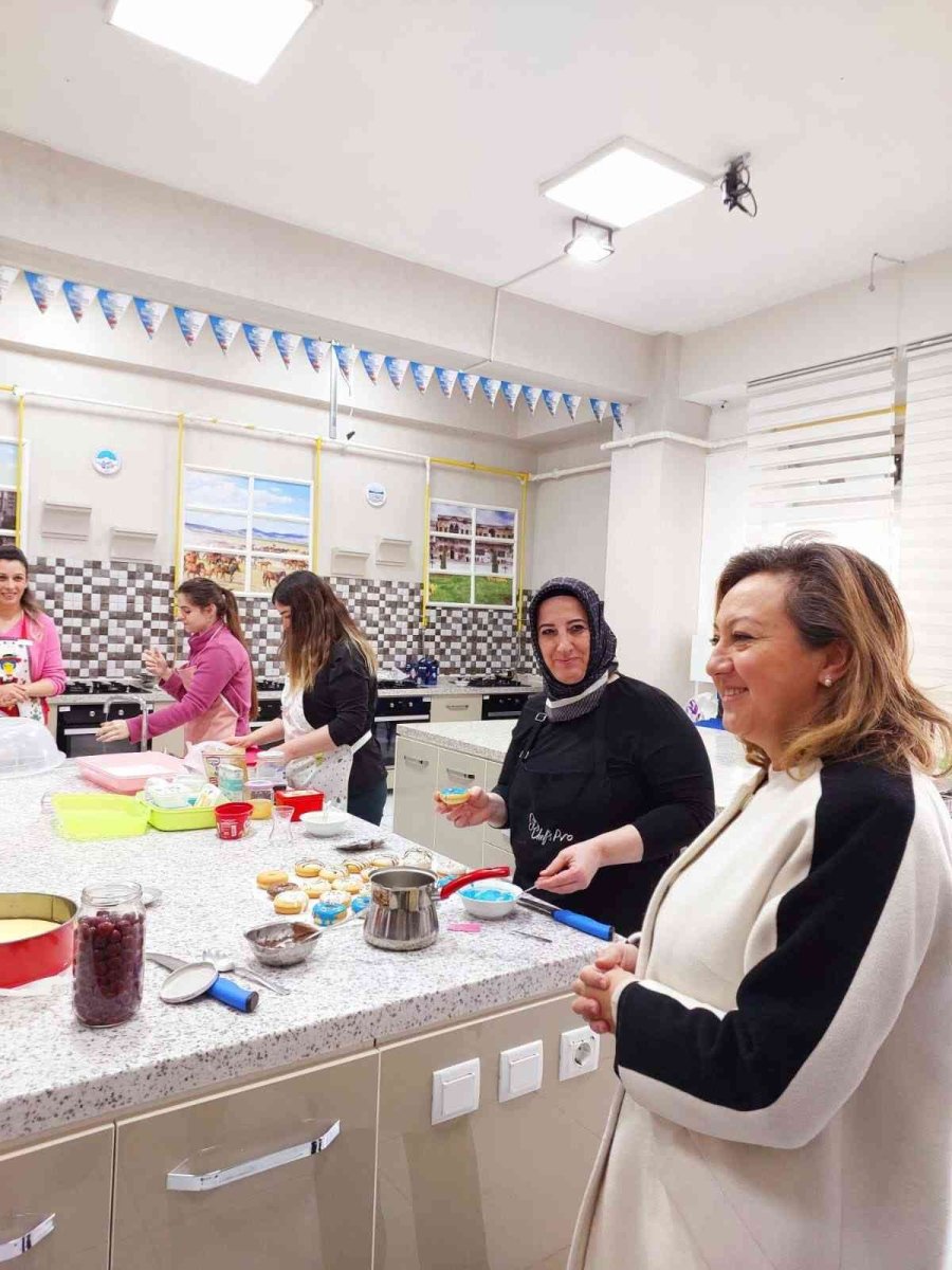 Bakan Yardımcısı Yavuz, Büyükşehir Tesislerine Hayran Kaldı