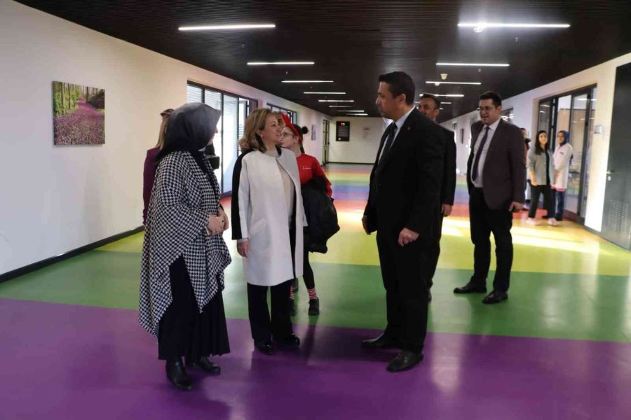 Bakan Yardımcısı Yavuz, Büyükşehir Tesislerine Hayran Kaldı