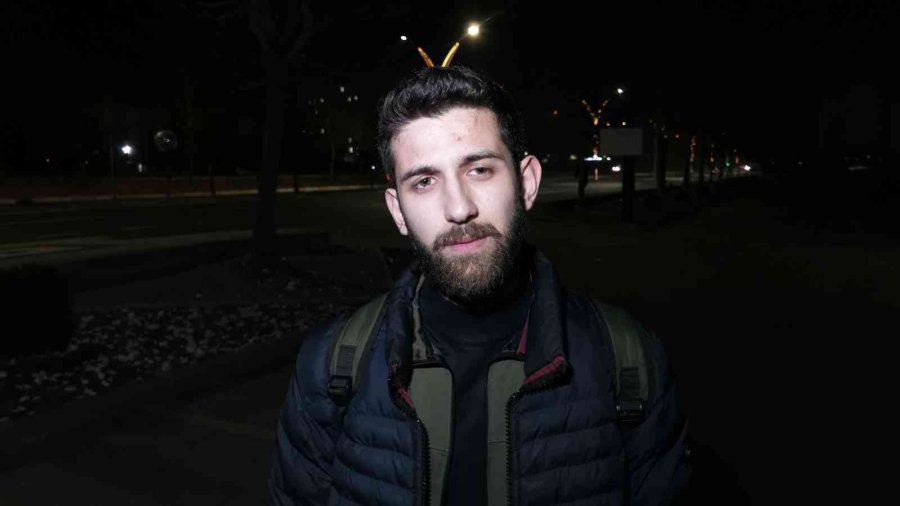 Atm Önünde Yerde Buldukları 750 Tl’yi Polise Teslim Ettiler