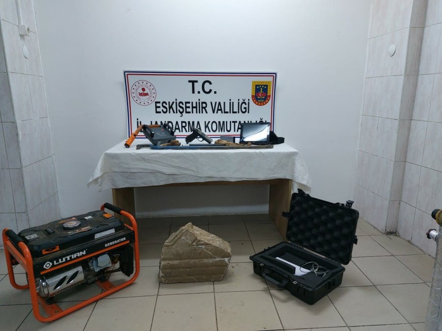 Jandarma Ekiplerinden Kaçak Kazıya Suçüstü