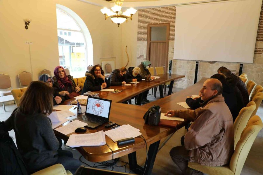 Eskişehir Çiftçisine Sebze Yetiştiriciliği Kursu Veriliyor