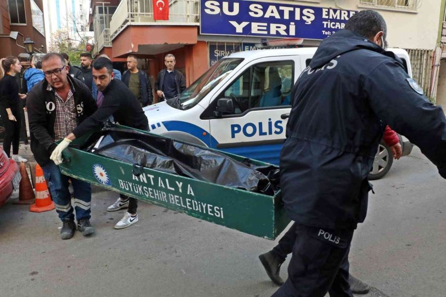 Dedesinin Öldüğü Haberini Alan Genç Kız Gözyaşlarına Boğuldu