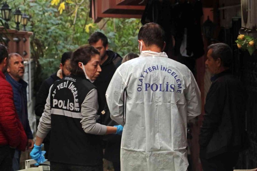 Dedesinin Öldüğü Haberini Alan Genç Kız Gözyaşlarına Boğuldu