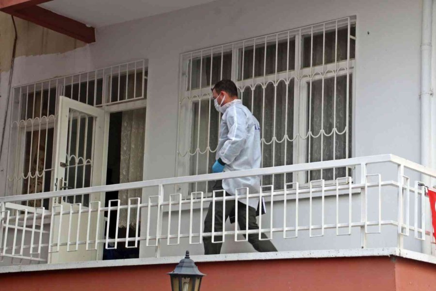 Dedesinin Öldüğü Haberini Alan Genç Kız Gözyaşlarına Boğuldu