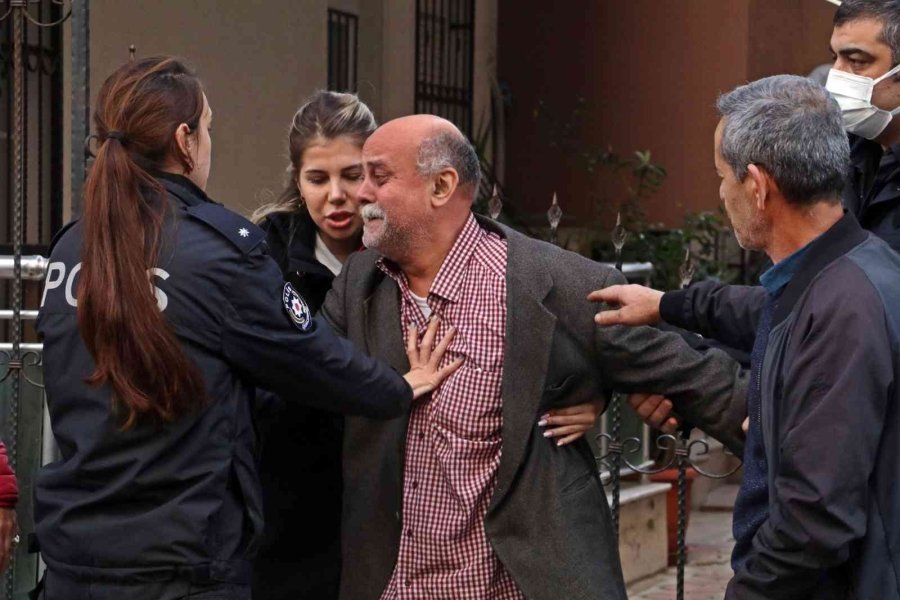 Dedesinin Öldüğü Haberini Alan Genç Kız Gözyaşlarına Boğuldu