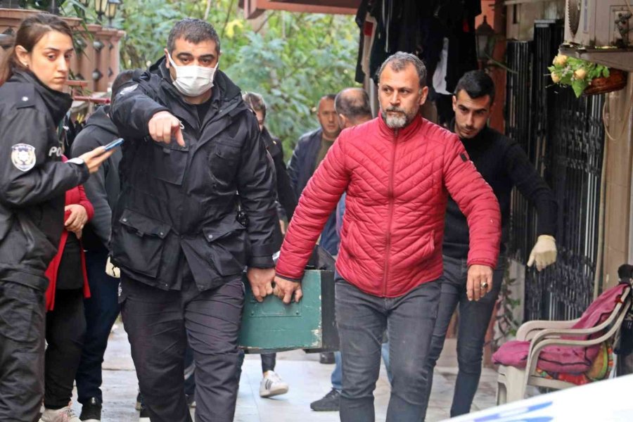 Dedesinin Öldüğü Haberini Alan Genç Kız Gözyaşlarına Boğuldu